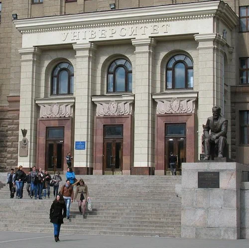 Памятник Ляпунову в Харькове, где была защищена его легендарная диссертация. Ляпунов был председателем Харьковского математического общества