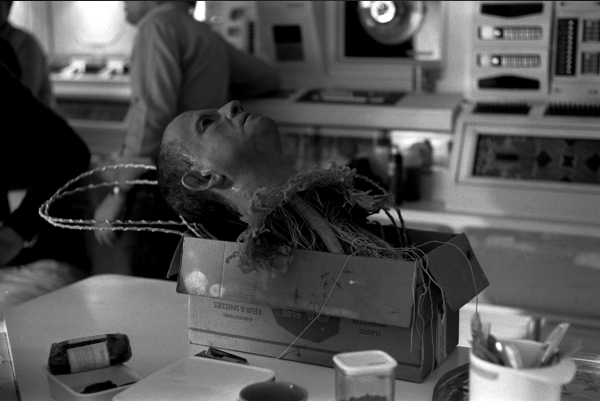 Сексуальный подтекст андроида Эша или как Бильбо Бэггинс попал в фильм непонятной категории 15 73678ab37e1c96cb80bf2d7e499973d1