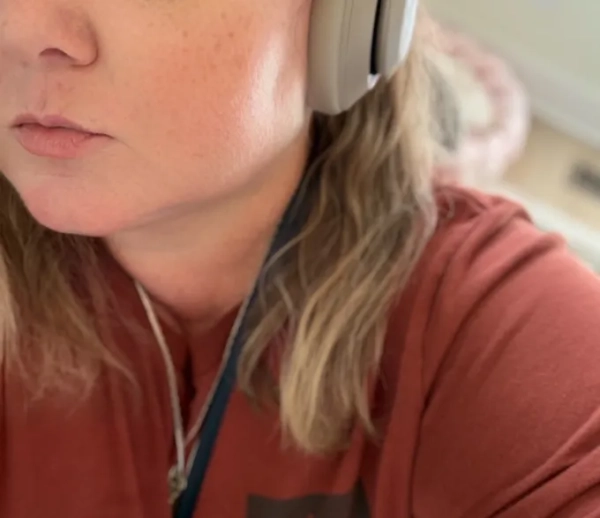 Я попробовал ремешок Apple Crossbody Strap. Он удобный, но телефон выглядит нелепо, когда ремешок снят. 3 792392b67e5f1d4f3fa0bf76aa559da9