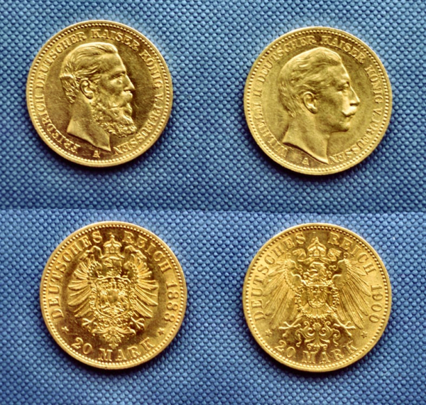 Золотые монеты номиналом 20 марок с портретами императоров Фридриха III и Вильгельма II.