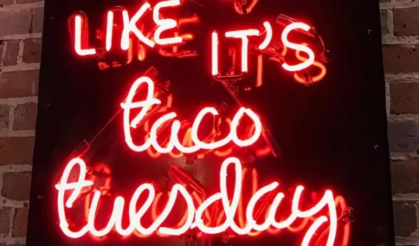 Изображение может содержать текст и доску с символами компьютерного оборудования, электронного оборудования, монитора и экрана.