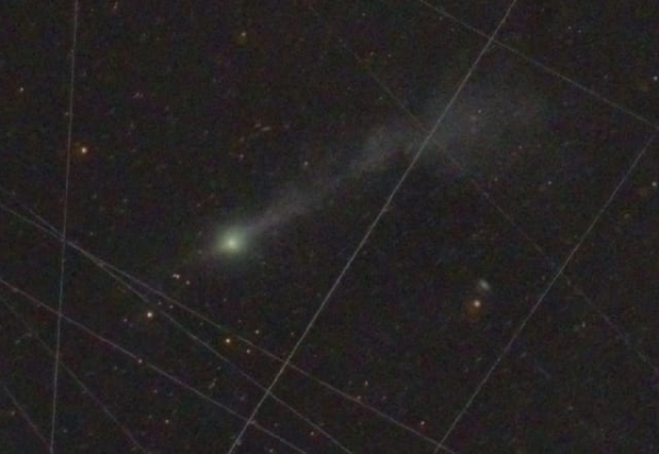 Фото: 3I/ATLAS и её два хвоста, 9 ноября 2025 года. Фото: 3I/ATLAS и её два хвоста, 9 ноября 2025 года.