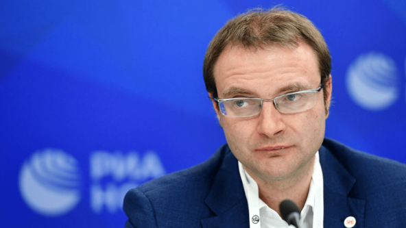 «Удушающе любящая мамочка, можно перестать вот так опекать? Нам уже 30 лет»: бывший глава «СПБ Биржи» и зампред ЦБ поспорили о пользе регуляторного давления на фондовый рынок 4 91bd1f49c628ba6bb8ecc219df6e9f3b.png