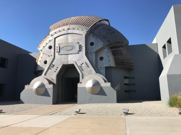 One Icon HQ: как выглядит офис, транслирующий философию «цель превыше разума» 13 9b7fb0bf564eb345cc84ce46a32a1071