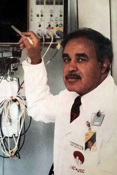 Герой нашей истории — Джулиан Хейвуд, радикально изменил подход к коронарной интенсивной терапии Герой нашей истории — Джулиан Хейвуд, радикально изменил подход к коронарной интенсивной терапии