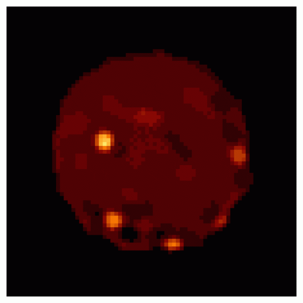 Как мы улучшили зрение телескопа Джеймса Уэбба с расстояния в миллион километров 5 Луна Юпитера Ио, снятая AMI на «Уэббе». Видны четыре ярких пятна; это вулканы, расположенные именно там, где и ожидалось, и вращающиеся вместе с Ио в течение часового интервала