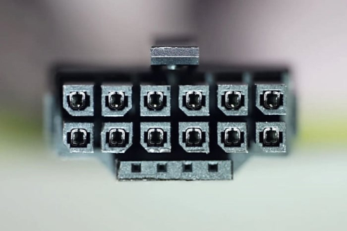 Адаптер питания 12V-2×6 буквально приварился&hellip;