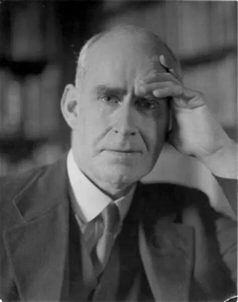 Артур Стэнли Эддингтон (англ. sir Arthur Stanley Eddington; 28 декабря 1882, Кендал], Уэстморленд (ныне Камбрия), Великобритания – 22 ноября 1944, Кембридж, Великобритания) – английский астрофизик.