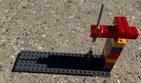 Как измерить радиус Земли с помощью Lego 6 На изображении могут присутствовать аксессуары и ремень для спиц дорожных машин.