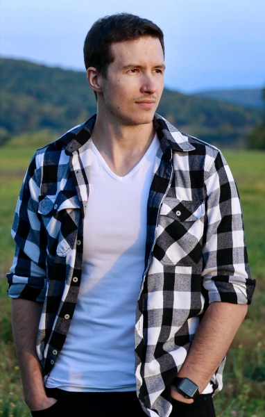 Павел Галашин обнаружил связь между оригами и физикой элементарных частиц. Павел Галашин обнаружил связь между оригами и физикой элементарных частиц.