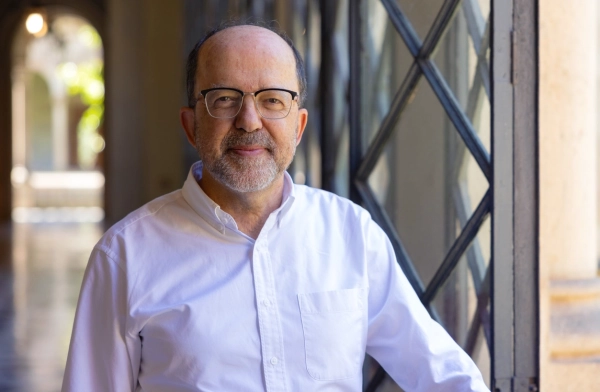 Мужчина в очках