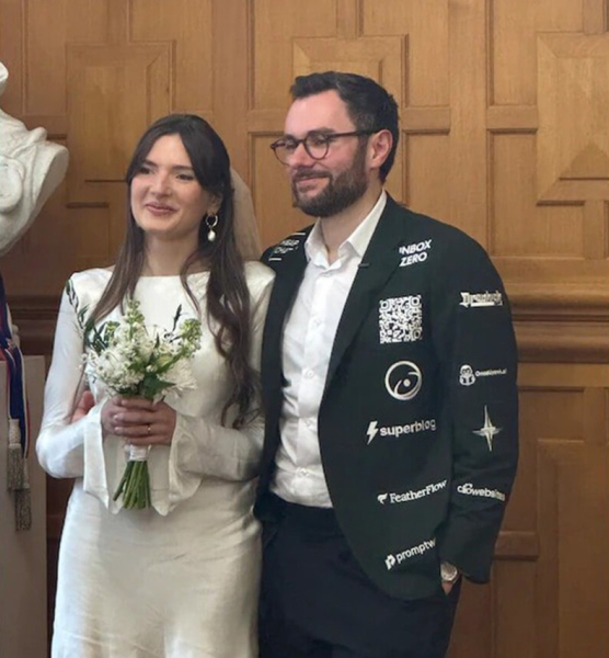 Всё-таки, не докрутили они бизнес-идею… видео с первой брачной ночи можно было, к примеру, на Онлифанс дополнительно продавать! Всё-таки, не докрутили они бизнес-идею… видео с первой брачной ночи можно было, к примеру, на Онлифанс дополнительно продавать!