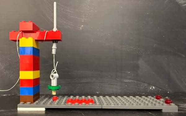 Как измерить радиус Земли с помощью Lego 5 Изображение может содержать компьютер, компьютерное оборудование, компьютерную клавиатуру, электронику и оборудование.