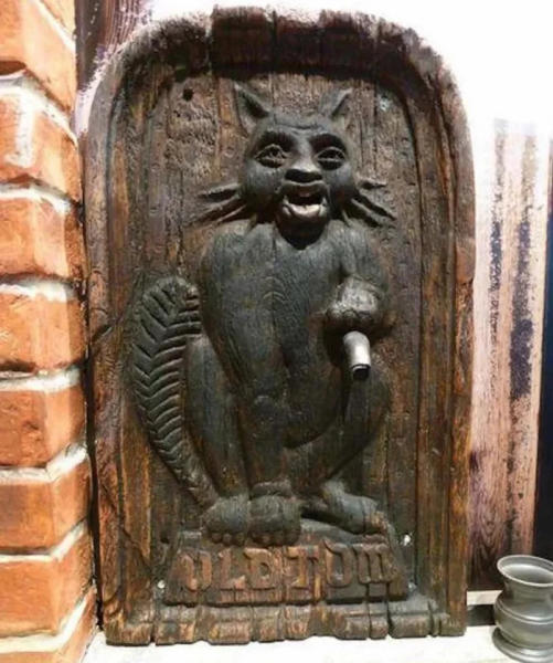 Перед вами первый «торговый автомат» по продаже крепкого алкоголя. Вы не поверите, но ему уже почти три века 3 f0d197a40ea3bd242356ed90ecfc624f.png