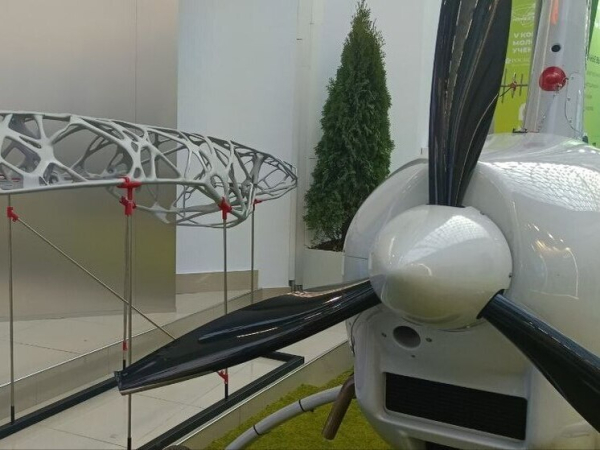 Летательный аппарат, повторяющий тело стрекозы, показали на Конгрессе молодых ученых 5 letatelnyj-apparat-povtorjajushhij-telo-strekozy-pokazali-na-kongresse-molodyh-uchenyh-00b50cb.jpg