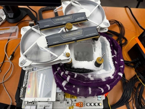 Рекордный разгон оперативной памяти DDR5 достиг отметки 13 530 MT/s Рекордный разгон оперативной памяти DDR5 достиг отметки 13 530 MT/s