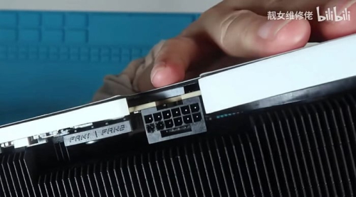 Ремонтники меняют сгоревшие разъёмы 12V-2×6&hellip;