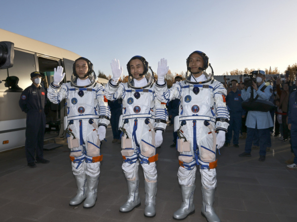 Застрявшие в космосе астронавты наконец&hellip;