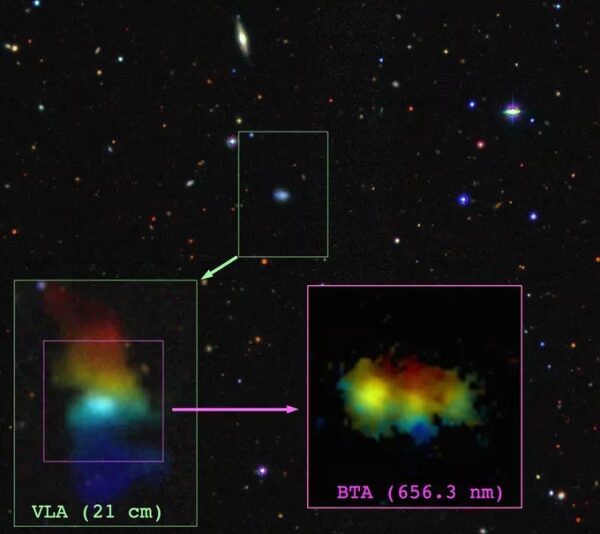 Изображение галактики с деталями спектра VLA и BTA.