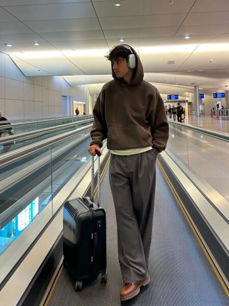 Fashion-промпты для Midjourney и Nano Banana Pro, которые превращают тебя в героя журнала. Просто скопируй промпт, сделай селфи и сгенерируй шедевр.