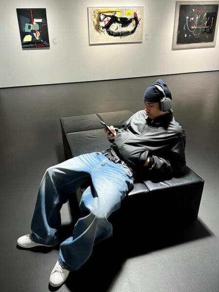 Fashion-промпты для Midjourney и Nano Banana Pro, которые превращают тебя в героя журнала. Просто скопируй промпт, сделай селфи и сгенерируй шедевр.