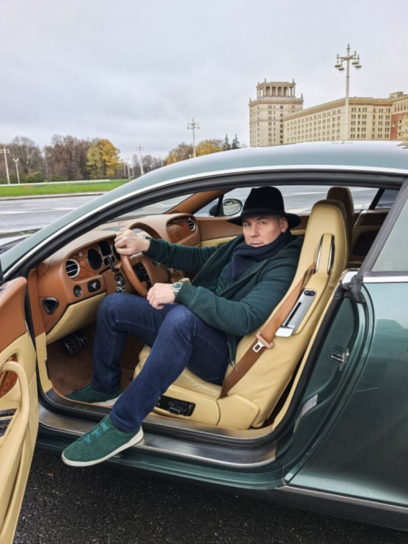 Сравниваем несравнимое : тяжелый советский люкс в такси - ГАЗ-24, и современное бизнес-такси Hongqi H5..