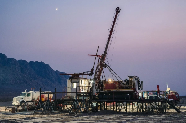 Изображение может содержать транспортные средства и лодки.