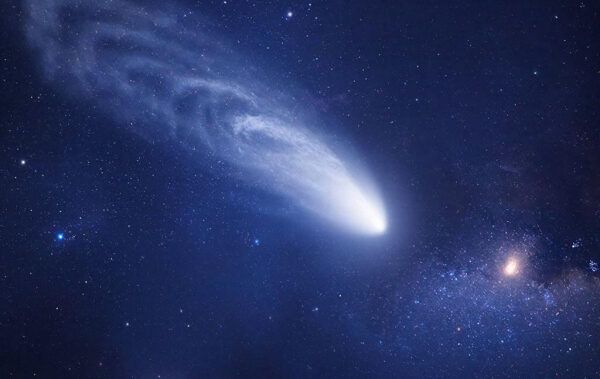 Яркая комета в звездном ночном небе, космос, астрофотография.