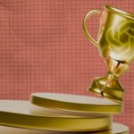 Золотой кубок с трещинами на пьедестале, фон красная сетка.