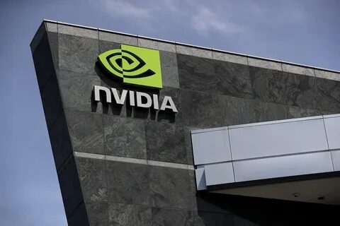 Здание с логотипом Nvidia, офис компании.