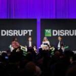 Панельная дискуссия на конференции TC Disrupt, четыре докладчика на сцене.