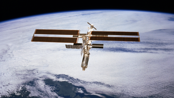 Много солнца и никаких городских протестов: помогут ли орбитальные дата-центры решить нехватку мощностей для ИИ на Земле 4 Источник изображения: MIT