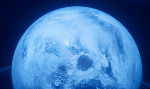 Ледяная планета в космосе, покрытая замерзшими облаками и кратерами.