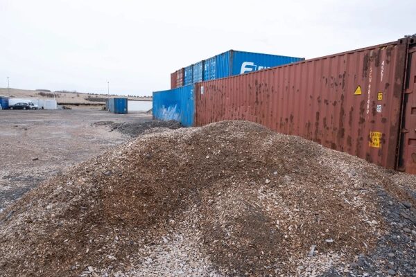 На изображении могут быть морской контейнер и грузовой контейнер.