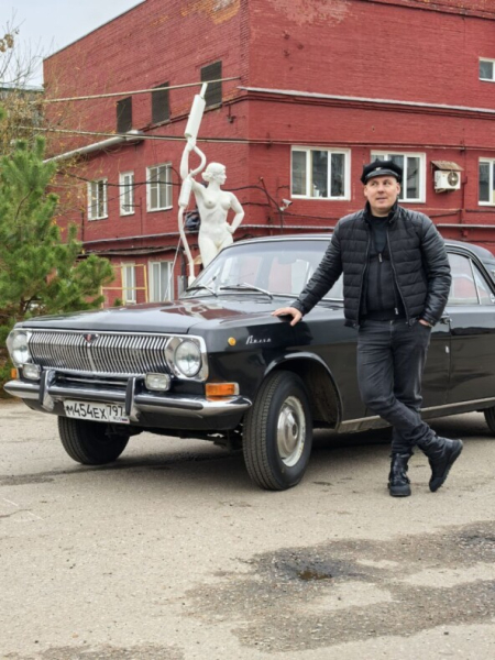 Сравниваем несравнимое : тяжелый советский люкс в такси - ГАЗ-24, и современное бизнес-такси Hongqi H5..