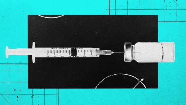 Шприц и ампула на абстрактном фоне в научном стиле.