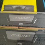 Модули оперативной памяти Vengeance DDR5 в упаковке, вид сверху.
