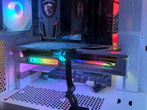 Игровой компьютер с видеокартой Radeon и подсветкой в корпусе.