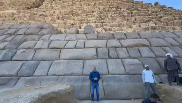 Восстановление древней пирамиды в Гизе временно приостановили Восстановление древней пирамиды в Гизе временно приостановили