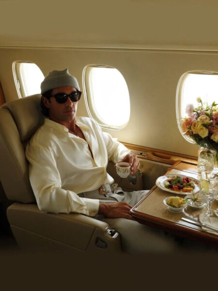 Fashion-промпты для Midjourney и Nano Banana Pro, которые превращают тебя в героя журнала. Просто скопируй промпт, сделай селфи и сгенерируй шедевр.