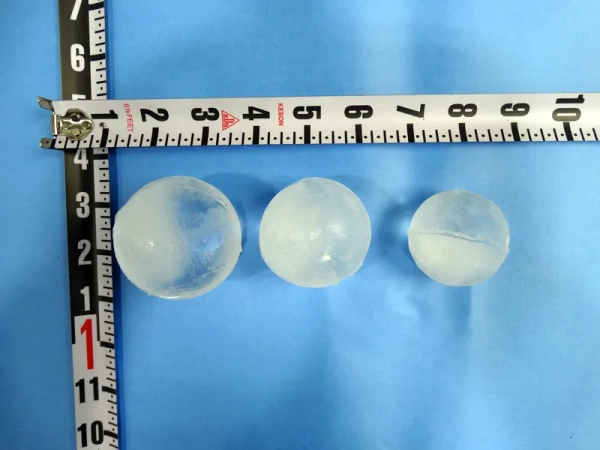 Изображение может содержать: Природа, Природа, Погода, Сфера, Минералы и Лед