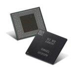 Полупроводниковые микросхемы, вид спереди и сзади, электроника, микрочипы.