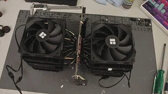 Два процессорных кулера весьма эффективно охлаждают ASUS Dual GeForce RTX 2060