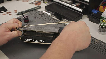 Два процессорных кулера весьма эффективно охлаждают ASUS Dual GeForce RTX 2060