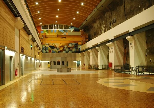 Изображение может содержать: напольное покрытие, интерьер, дизайн, архитектура, здание и музей.