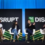 Панельная дискуссия на конференции TechCrunch Disrupt на фоне логотипов.