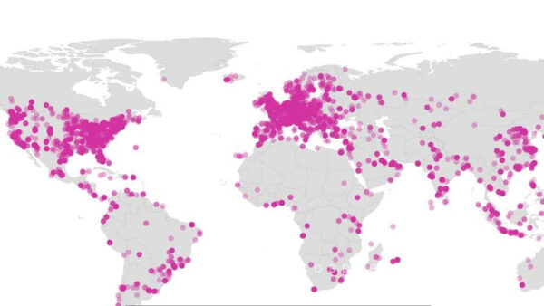 Карта мира с розовыми маркерами, показывающими распределение точек по разным регионам.