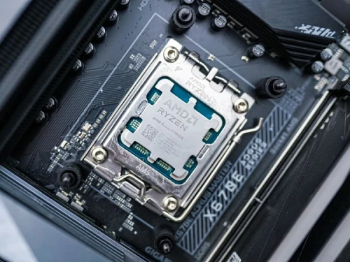 Этой ночью AMD повысит цены на свои процессоры