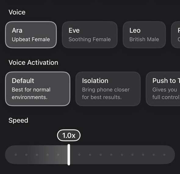 Настройки голосового ассистента на iPhone экран. Выбор голоса и режимов активации.