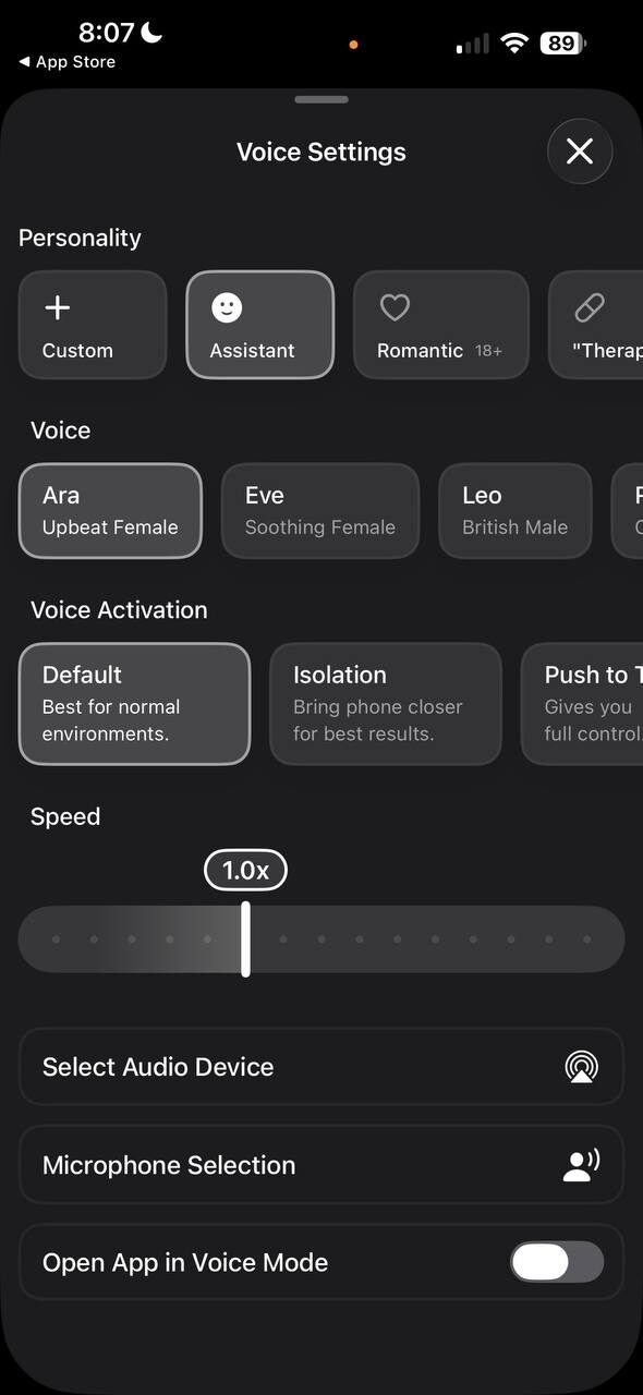 Настройки голосового ассистента на iPhone экран. Выбор голоса и режимов активации.